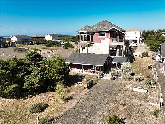 2nd image of 814 S Sand Dune Avenue SW