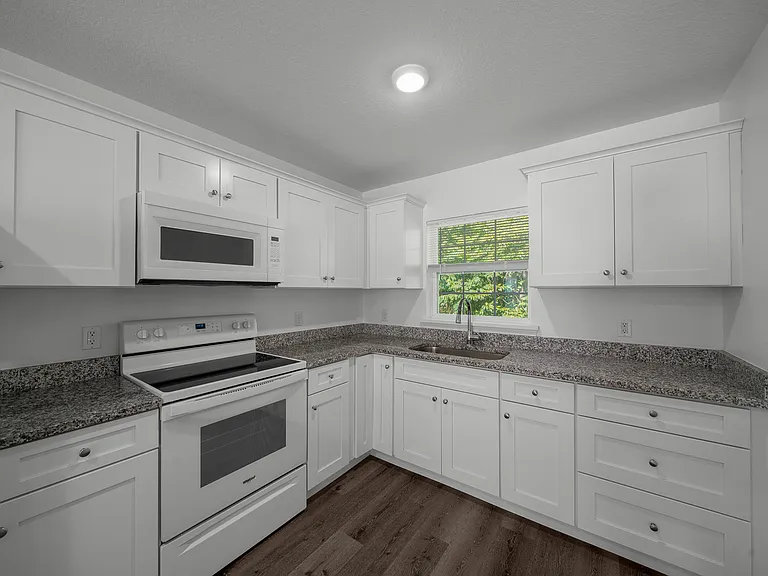 1537 NE 14th St — Photo 5