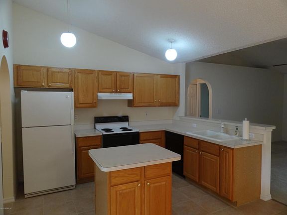 5th image of 13047 Nandina Ln