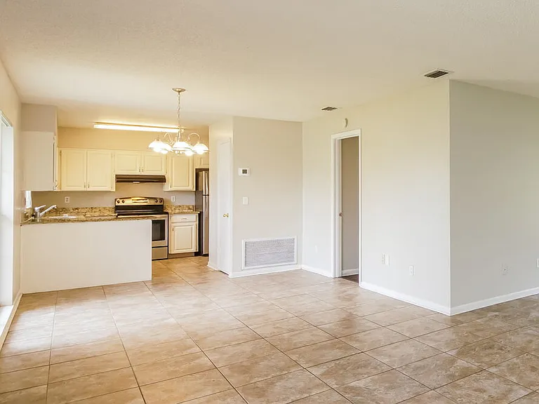 2141 Kendall Ct — Photo 4
