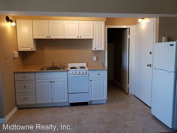 5th image of 530 W Berry St APT 703