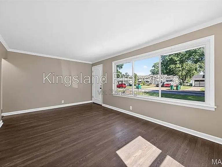 1236 Bliss Dr — Photo 3
