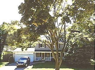 3742 Forge Dr, Troy, MI 48083