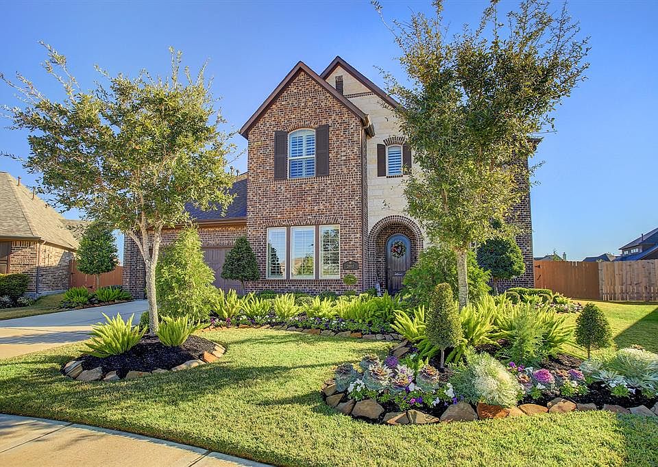 Beautiful lush landscaping highlights the brick and stone faÃ§ade. Nestled into a cul-de-sac in the sought-after gated section in Tamarron.