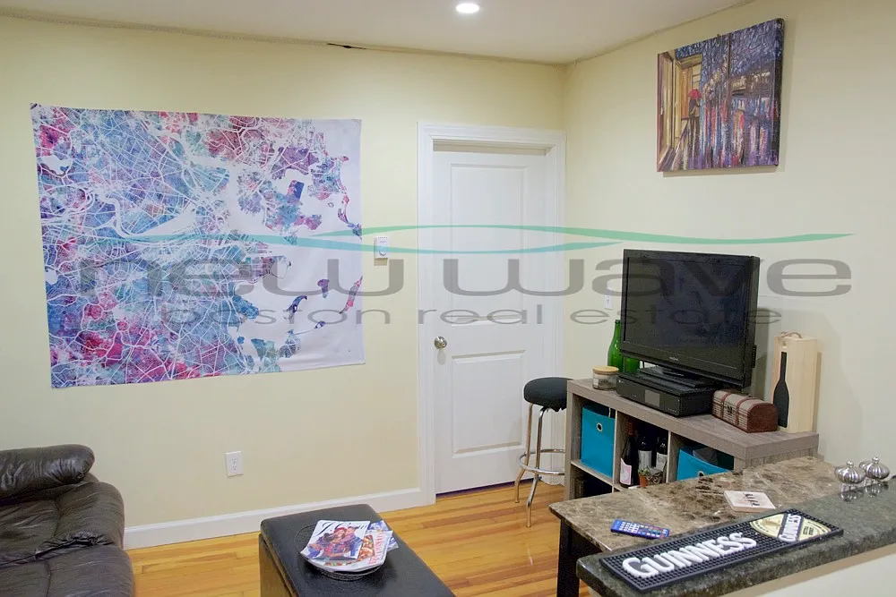 2 bed, 750 sqft, $3,400 — Photo 2