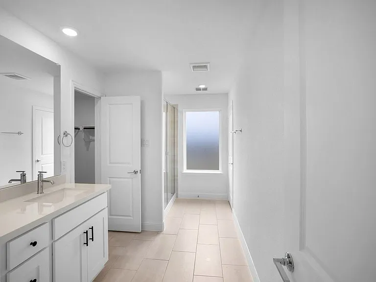 3301 Little Bluestem Rd — Photo 11