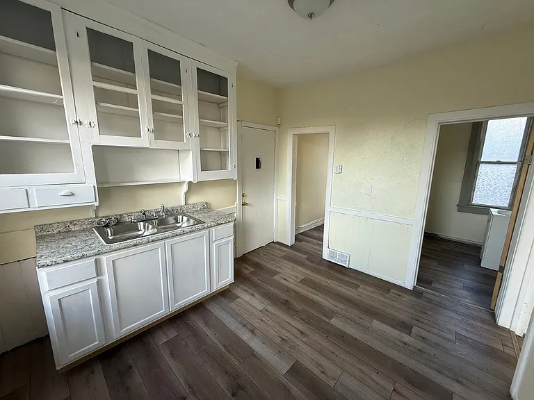 3404 Walton Ave — Photo 2