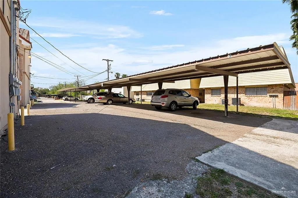 1521 W McIntyre St — Photo 2