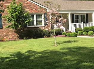 1316 Oakwood Dr, Colonial Heights, VA 23834