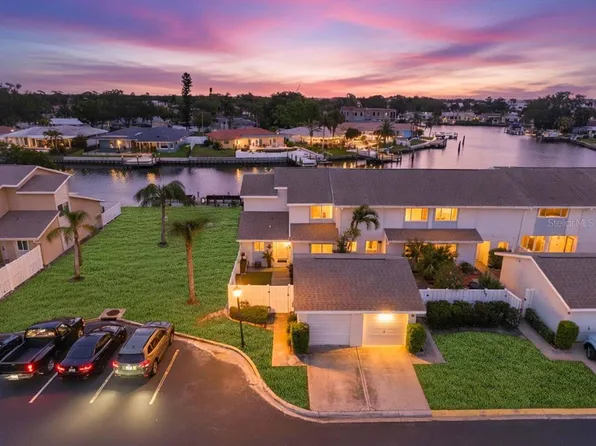 6537 Cape Hatteras Way NE #1, Saint Petersburg, FL 33702