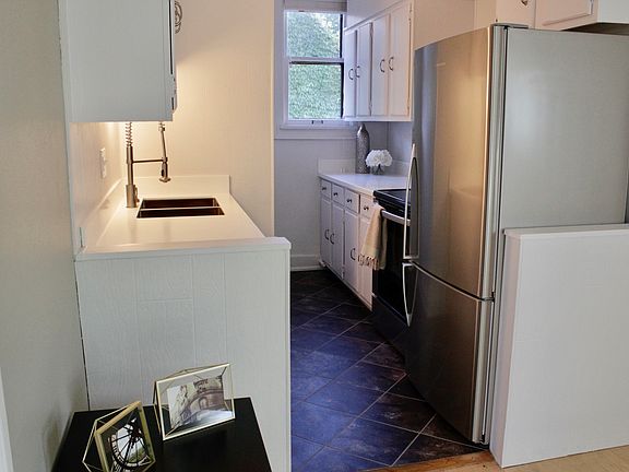 4th image of 3123 N Lake Dr #A