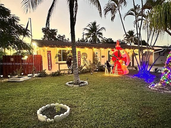 3rd image of 2440 Oleander Dr #0