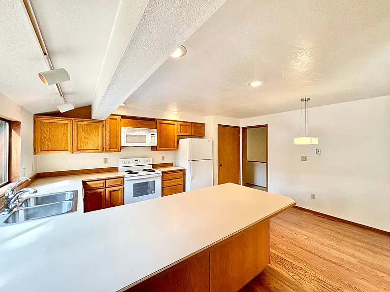 24119 SE 18th Pl — Photo 8