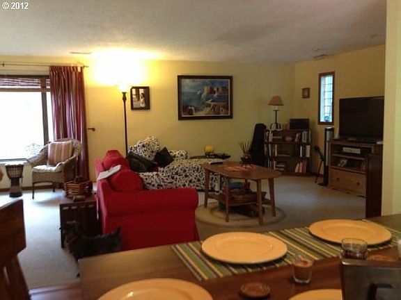 5th image of 1455 Columbia Ave