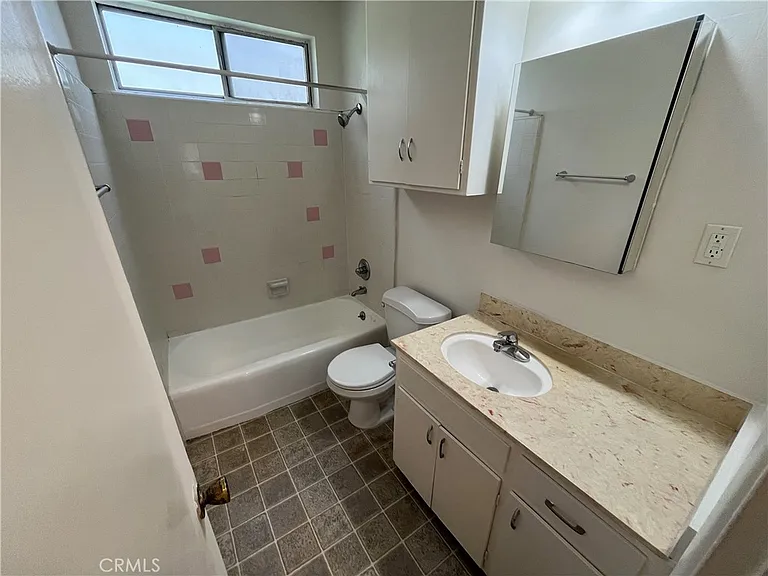 1933 Pelham Ave #3 — Photo 21