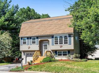 71 Calvert Cir, Manchester, NH 03103