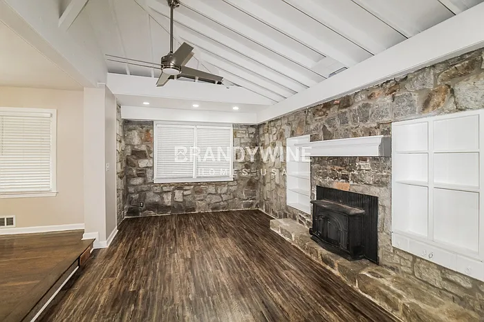 3292 Westmart Ln — Photo 4