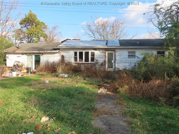 8042 Fairview Rd, Lesage, WV 25537