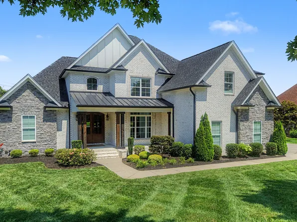 701 Farmington Dr, Lebanon, TN 37087