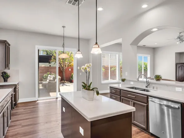 625 Sparrowhawk Dr, Vacaville, CA 95687