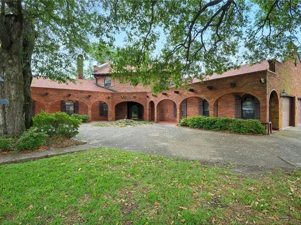 302 Schlief Dr, Belle Chasse, LA 70037