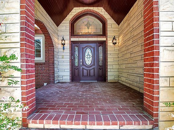 5th image of 2912 Cabrillo Dr