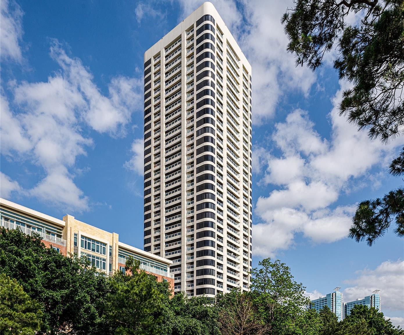 1701 Hermann Dr #21F