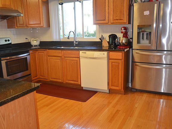 3rd image of 5715 Whitehaven Dr