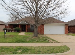 145 Blue Wood Dr, Saginaw, TX 76179