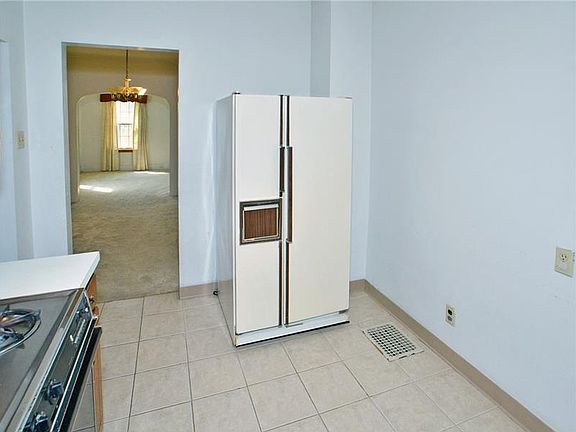 4th image of 126 Newfield Dr