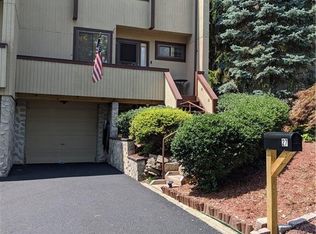 27 Rockledge Dr, Suffern, NY 10901
