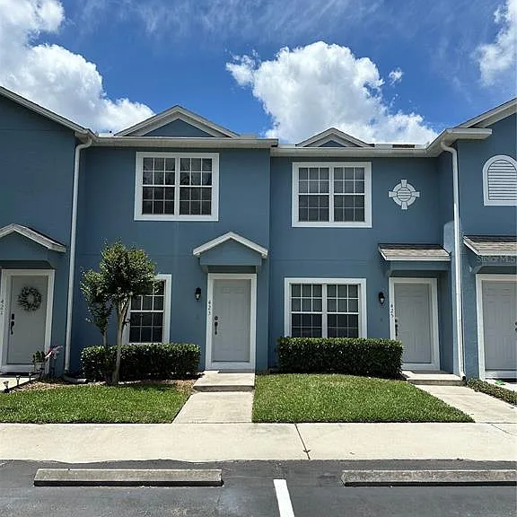 423 Wilton Cir — Photo 2