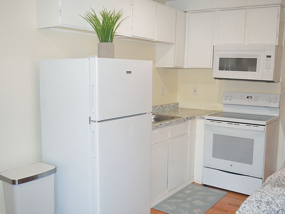 2nd image of 265 Blucher St #2