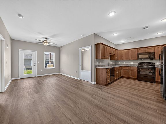 5th image of 916 Lincoln Ln #112