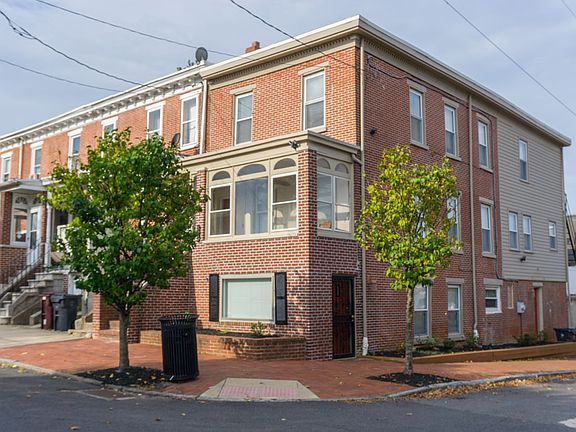2nd image of 823 N Clayton St