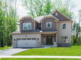 71 Avalon Meadows Ln, East Amherst, NY 14051