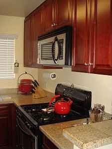 2nd image of 5530 Owensmouth Ave APT 303