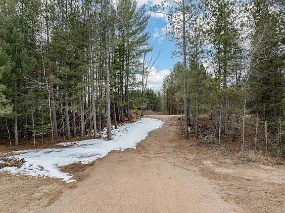 3rd image of 2976 River Rd