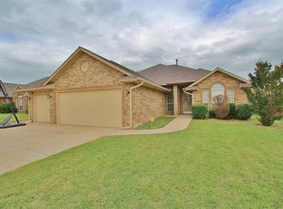 2908 Christina Ct, Moore, OK 73160