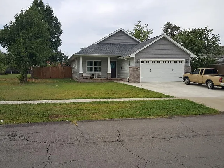 1105 Port Arthur Ave — Photo 1