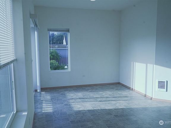 4th image of 128 S Cambrian Avenue