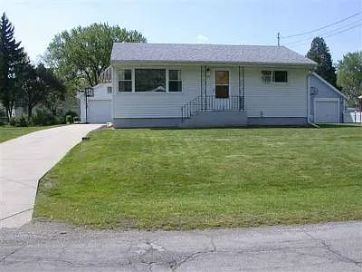 705 Royal Dr photo 1