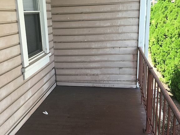 5th image of 108 Hallock St Floor 2