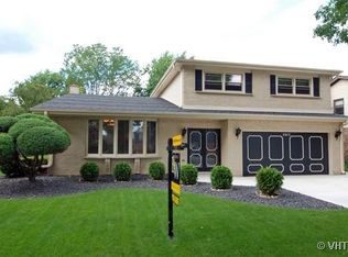 2012 E Peachtree Ln, Arlington Heights, IL 60004