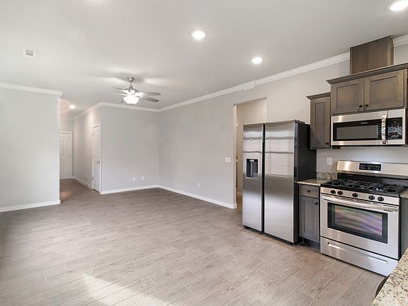 5th image of 402 Barbet Dr