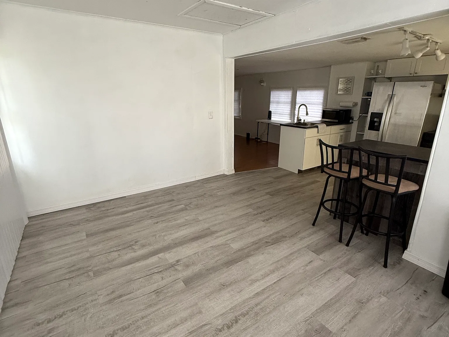 3 bed, 1019 sqft, $1,600 — Photo 2