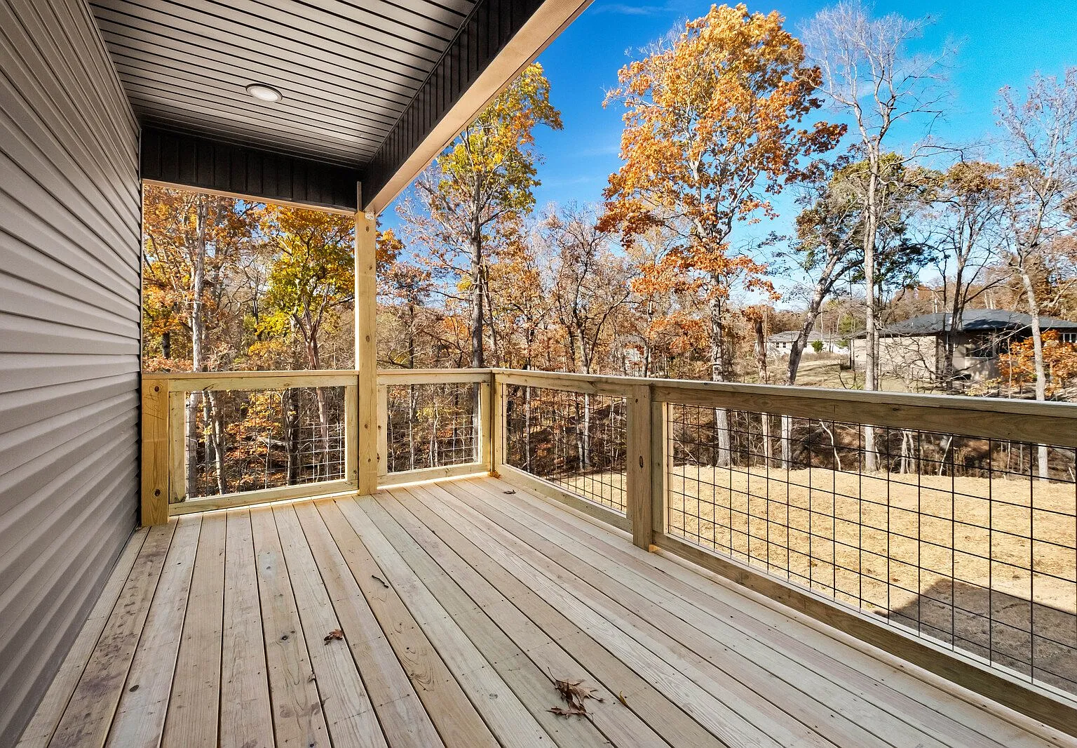 New construction, modern style home, close to NWA bike trails and walmart home office. — Photo 4