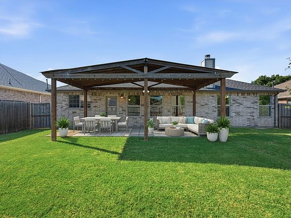 3rd image of 237 Flatwood Dr