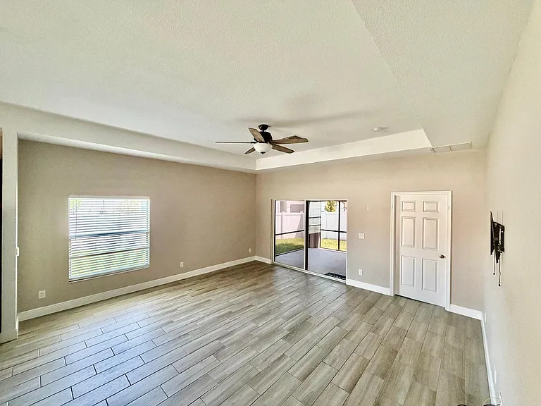 340 Palm Breezes Dr — Photo 15