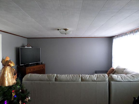 3rd image of 924 Cedar St